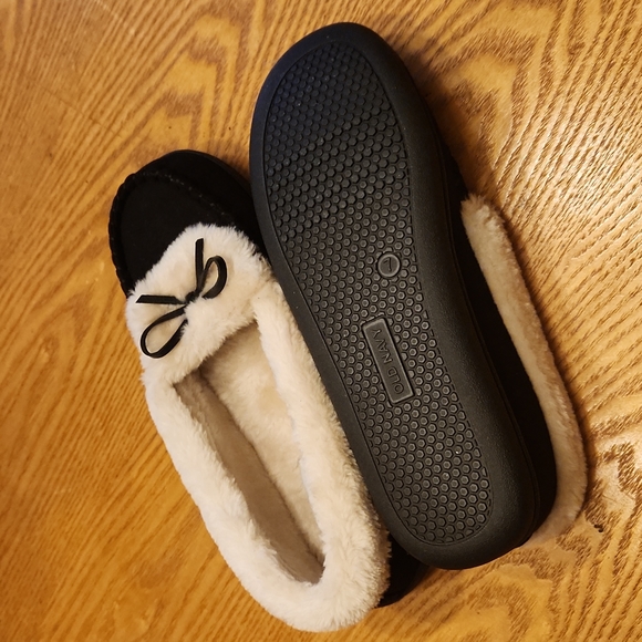 Old Navy Faux Suede Mocassin Slippers - Picture 3 of 3